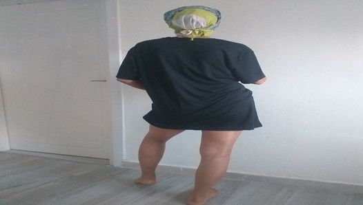experienced mature woman likes to arouse 3