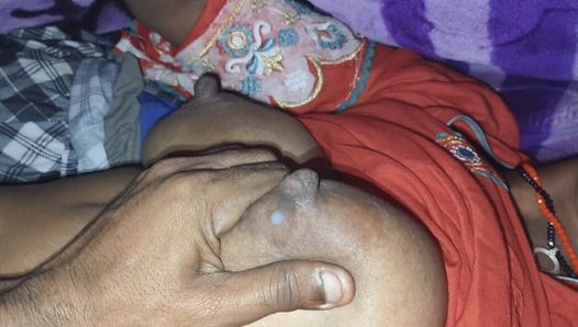 suman ko rat me boobs se dhoodh nikal ke aur kamar me kala dhaga bandh ke raat bhar pela 3